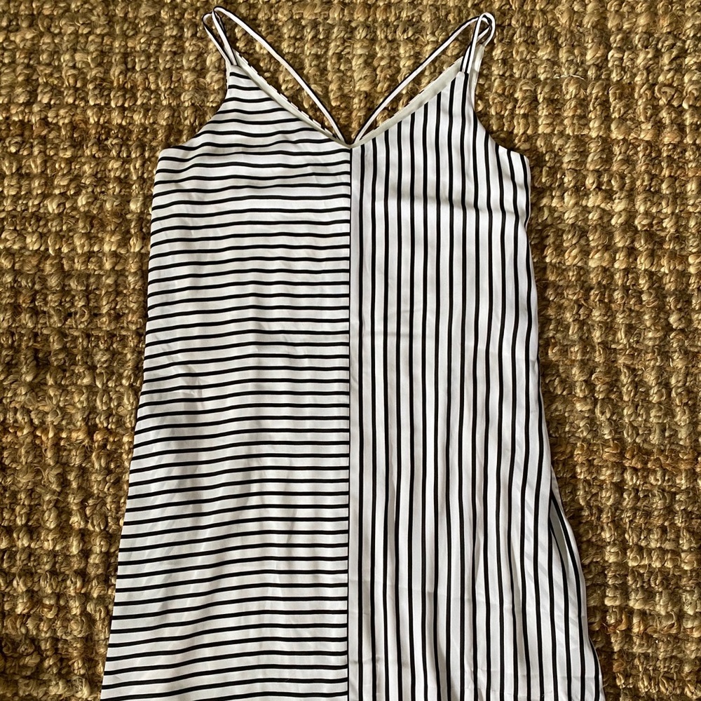 Knee length dress w/ pockets